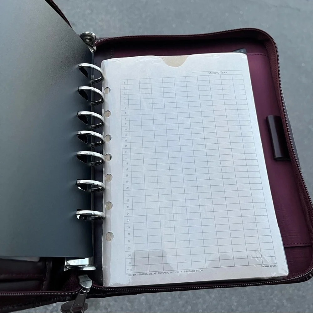 Day-Timer Desk Planner NEW Burgundy Leather 8.5x11 7 Ring Binder Zip Around Vtg